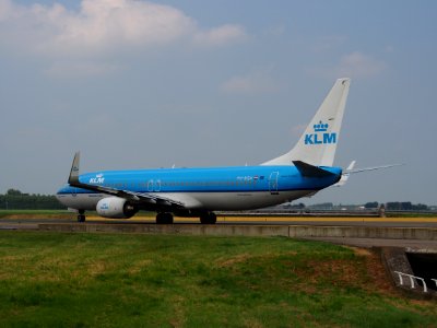 PH-BGA KLM Royal Dutch Airlines Boeing 737-8K2(WL) pic2