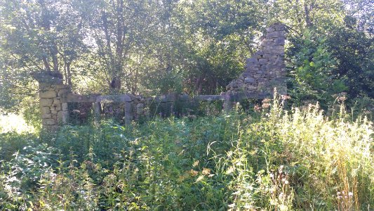 Ruine près du Fort des Rousses