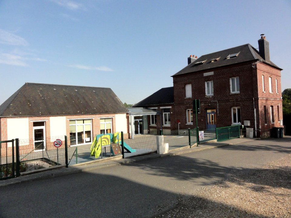 Saint-Gilles-de-Crétot (Seine-Mar.) école, ancienne mairie