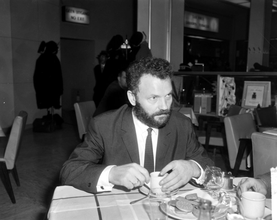Russische journalist Kovlov (in Congo uitgewezen) even op Schiphol, Bestanddeelnr 917-5463