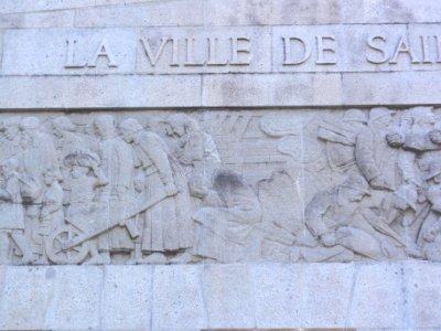 Saint-Quentin (Aisne) monument aux morts, detail relief 02