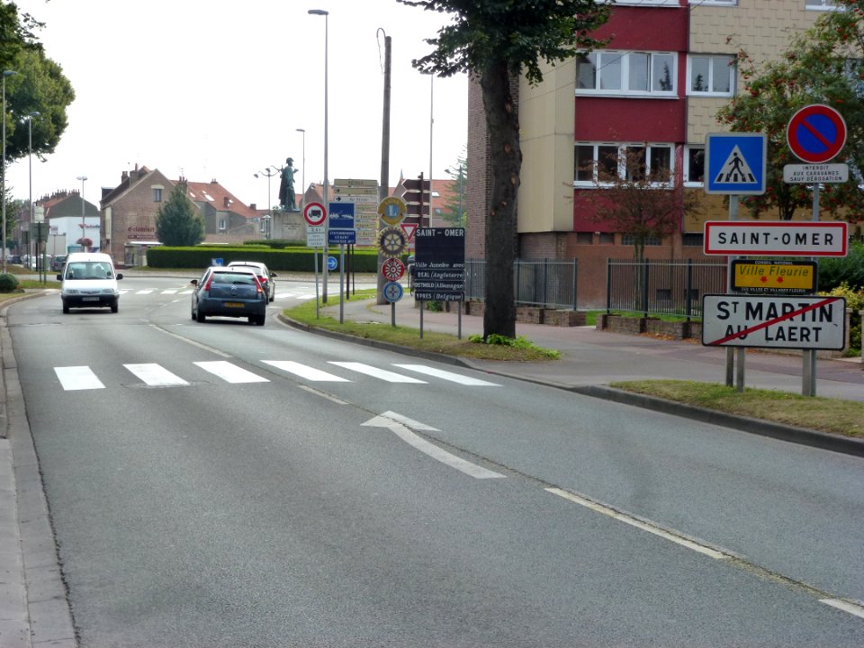 Saint Omer - St.Martin au Laërt city limit signs