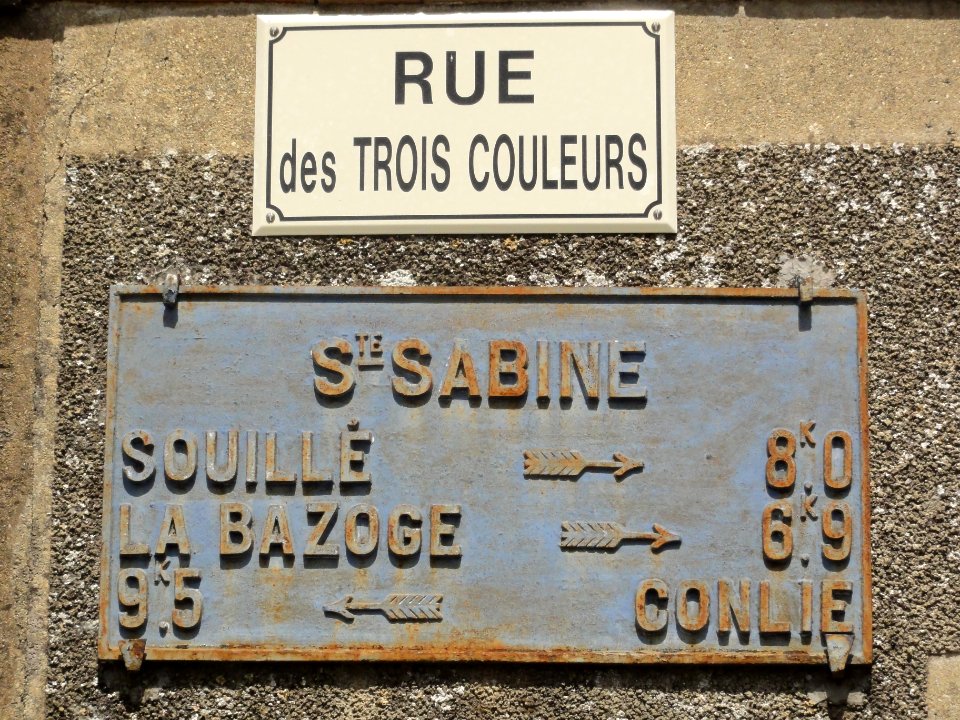 Sainte-Sabine-sur-Longève (Sarthe) plaque de cocher, rue des Trois Couleurs