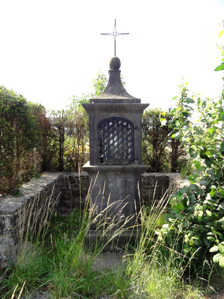 Saint-Hilaire-sur-Helpe (Nord, Fr) chapelle St.Etton, St.Hubert, N.D. de Lourdes, (Petit Fuchau)