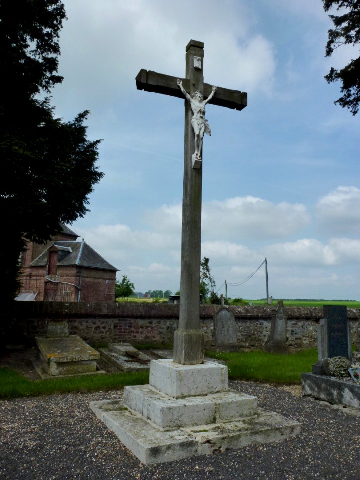 Saint-Pierre-de-Salerne (Eure, Fr) calvaire du cimetière