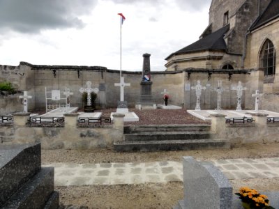 Saint-Paul-aux-Bois (Aisne) carré militaire au cimetière