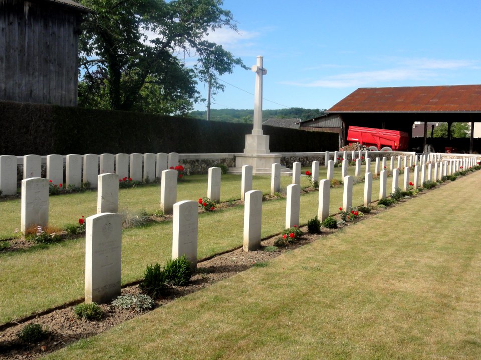 Saint-Erme-Outre-et-Ramecourt (Aisne) St Erme Communal Cemetery Extension (02)