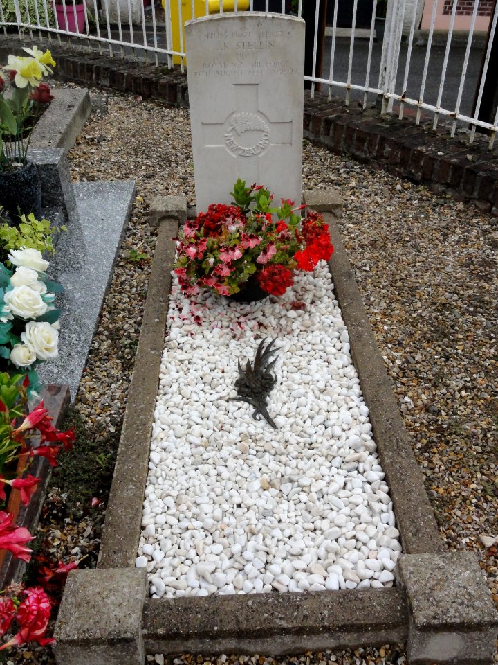 Saint-Maclou-la-Brière (Seine-Mar.) pilote Stellin, tombe