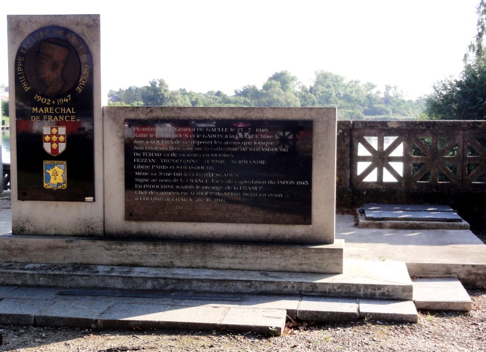 Saint-Quentin (Aisne) monument Marechal Leclerc de Hautecocq