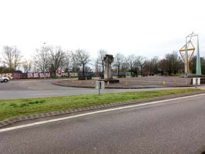 Saint-Priest - Avenue Général de Gaulle - Début du square Normandie-Niémen