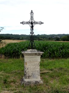 Saint-Erme-Outre-et-Ramecourt (Aisne) croix de chemin D 18 à Outre