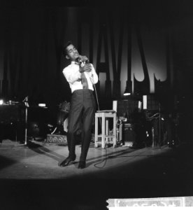 Sammy Davis Jr tijdens optreden in theater Carre, Bestanddeelnr 916-2034