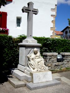 Saint-Pée-sur-Nivelle (Pyr-Atl., Fr) monument aux morts