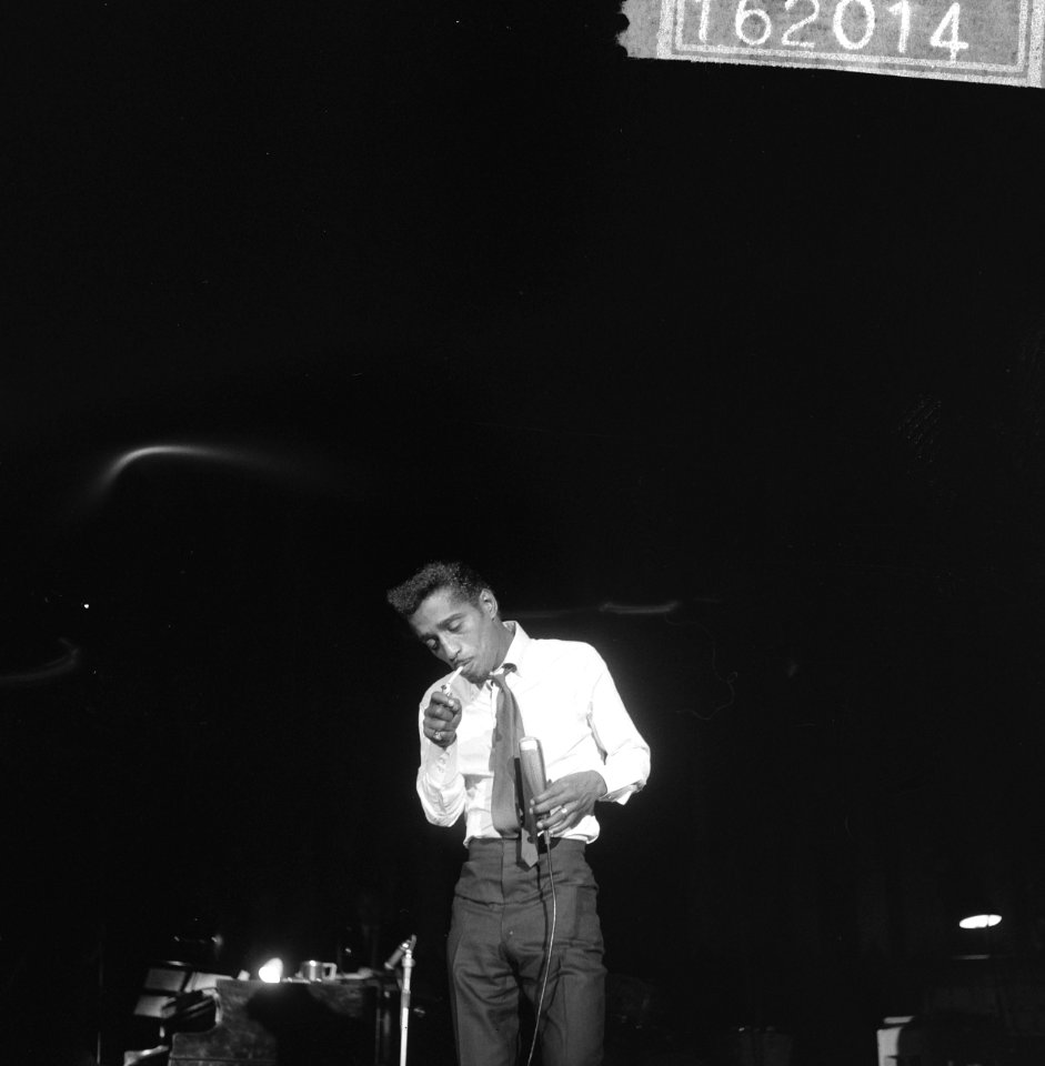 Sammy Davis Jr tijdens optreden in theater Carre, Bestanddeelnr 916-2014