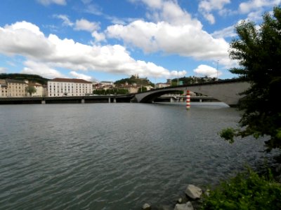 Saint-Romain-en-Gal - Quai du Rhône - Vue sur Vienne et le pont de Lattre de Tassigny