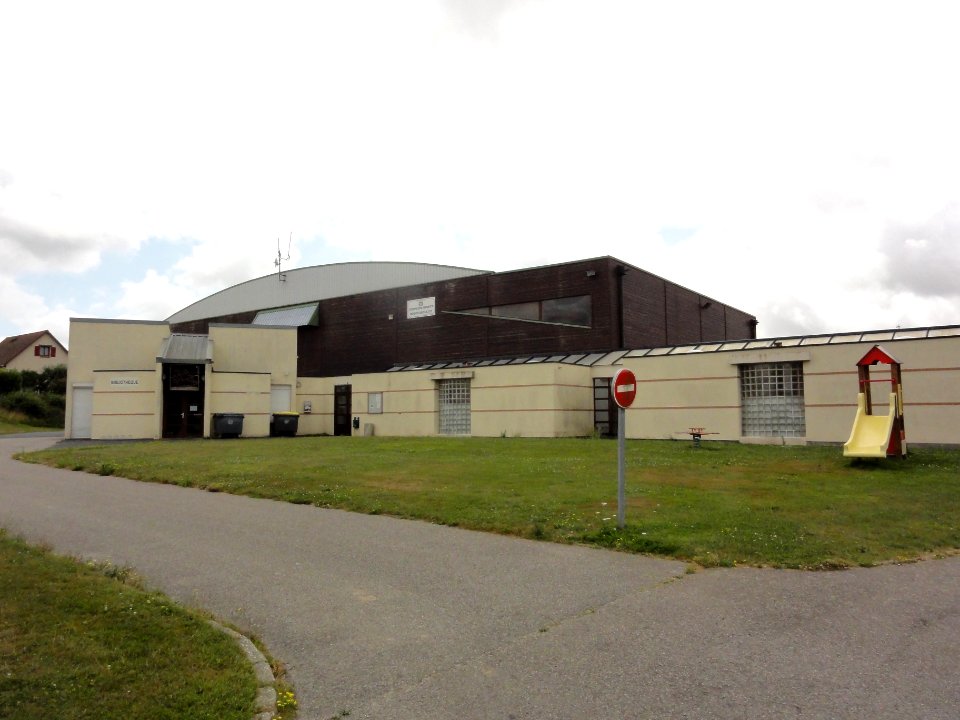 Saint-Sauveur-d'Émalleville (Seine-Mar.) complexe sportif