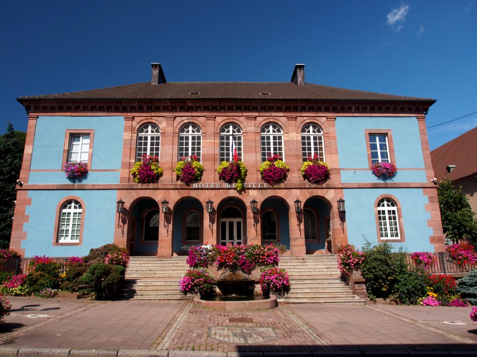 Rue Mal de Lattre de Tassigny No 114, Hotel de Ville, pic1