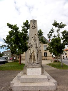 Saint-Sauvant (Vienne) monument aux morts