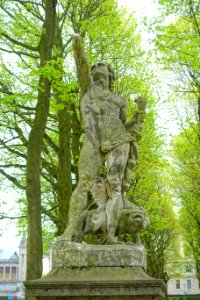 Samson by Jean-Baptiste Van Heffen, 1886 - Cinquantenaire - Brussels, Belgium - DSC08517