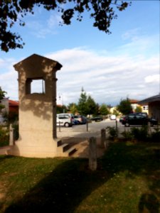 Sathonay-Village - Place Pierre Louis Danis, vers l'est