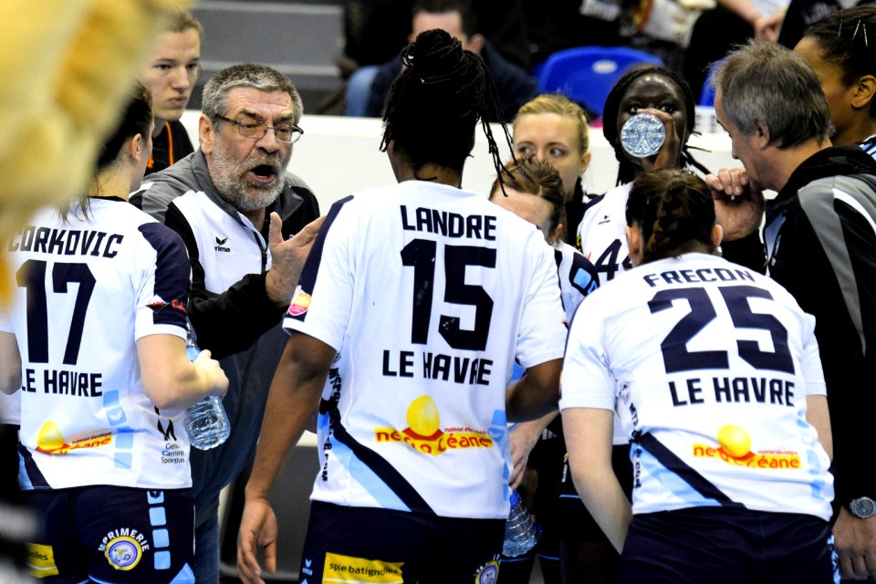 Sandor Rac et ses joueuses du HAC 20150304