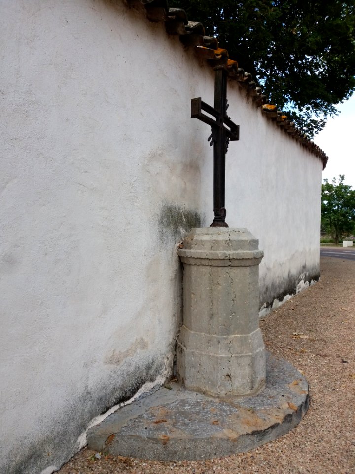 Sathonay-Village - Route de Saint-Trivier, croix (3)