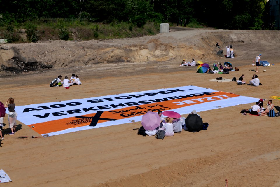Sand im Getriebe protest A100 Treptower Park 2021-06-05 51