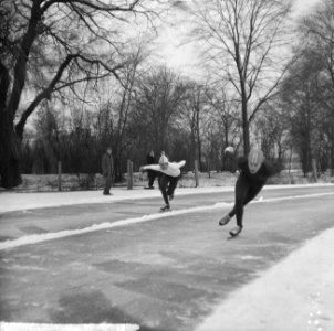 Schaatswedstrijden op de ijsbaan in Amsterdam-Noord. Rudi Liebrechts in actie op, Bestanddeelnr 917-2788
