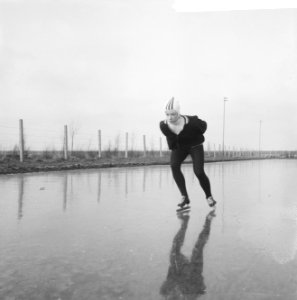 Schaatswedstrijden te Wervershoof. Gerrie Luchies in aktie., Bestanddeelnr 918-6647