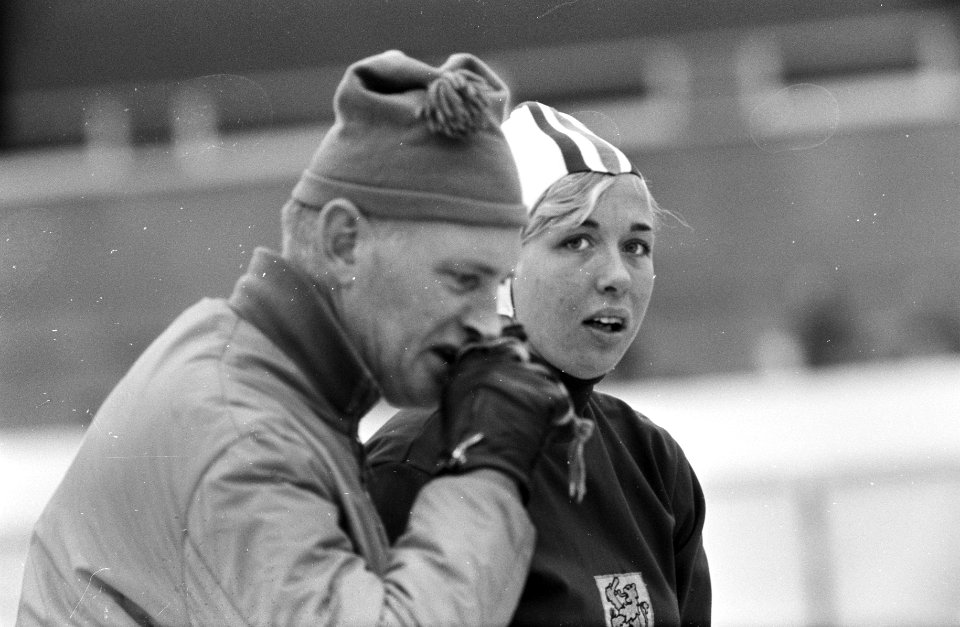 Schaatswedstrijden om IJsselcup te Deventer nr. 12 Kees Broekman en C. Geyssen, Bestanddeelnr 921-8818