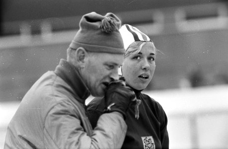Schaatswedstrijden om IJsselcup te Deventer nr. 12 Kees Broekman en C. Geyssen, Bestanddeelnr 921-8818