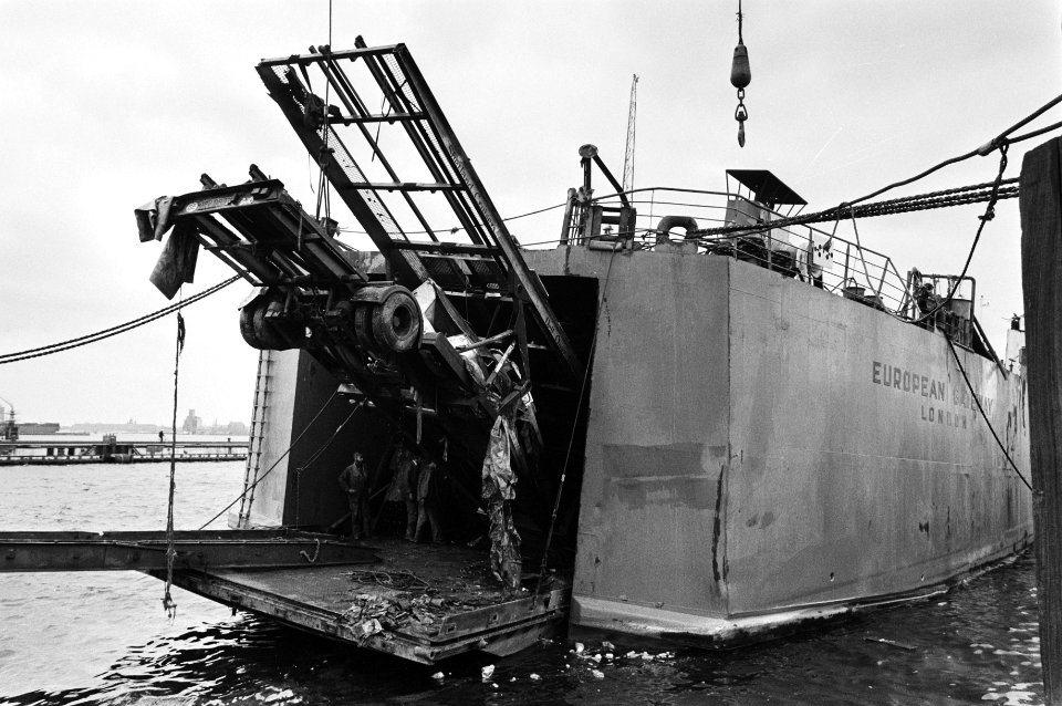 Scheepsbouw, vrachtschepen, scheepsongevallen, wrakken, Bestanddeelnr 932-5646