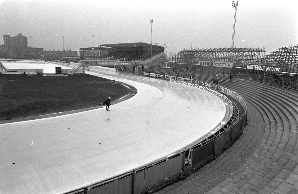 Schaatswedstrijden om IJsselcup te Deventer overzicht IJsstadion, Bestanddeelnr 921-8822