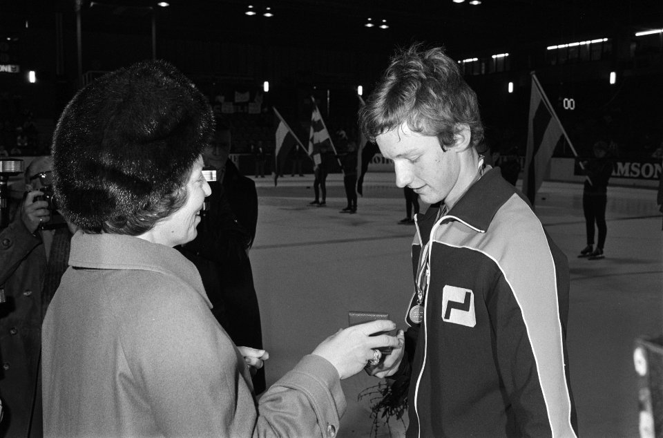 Schaatswedstrijden op de Uithof in Den Haag ter gelegenheid van 100-jarig bestaa, Bestanddeelnr 932-0114