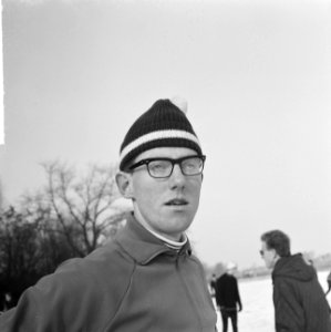 Schaatswedstrijden op de ijsbaan in Amsterdam-Noord. Deelnemer Peter Nottet., Bestanddeelnr 917-2790