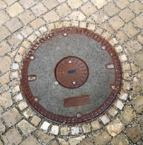 Schachtdeckel Schloss Linderhof 2019-05-15 14.30.32