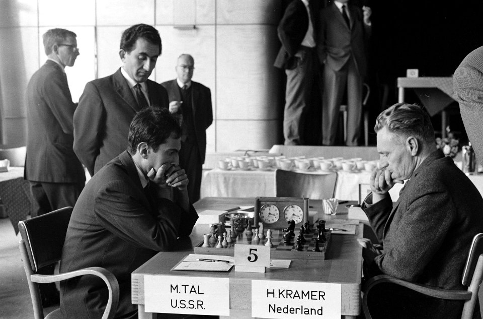 Schaken Nederland tegen Rusland beeld 10 Tal en Kramer, beeld 11 Keres en Bouwme, Bestanddeelnr 914-0955