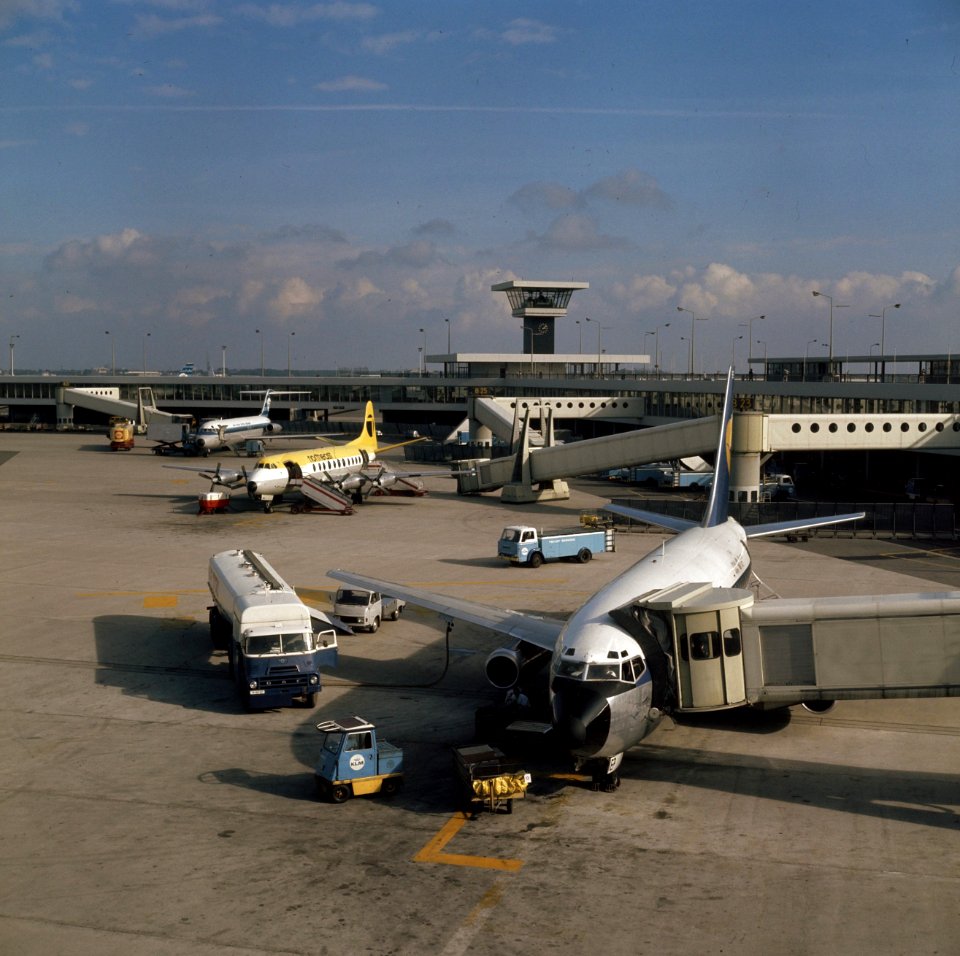 Schiphol, Bestanddeelnr 254-8945