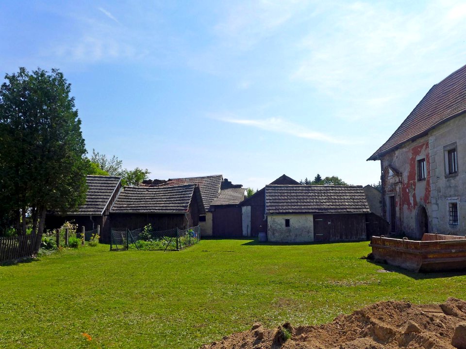 Schloss-Zellhof-Innenhof-Ostseite-2019