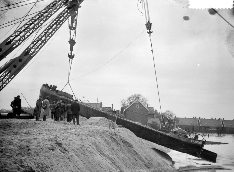 Serie Dijkherstel Papendrecht door aannemersbedrijf J.M. Dekker en Zn., na Wate, Bestanddeelnr 905-5414