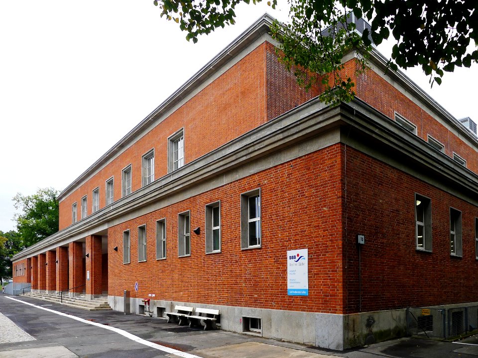Schwimmhalle Finckensteinallee Portalseite (Berlin-Lichterfelde)