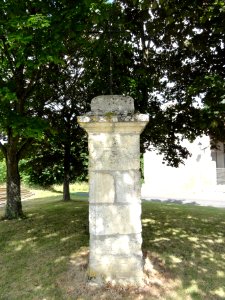 Saconin-et-Breuil (Aisne) croix de chemin à Breuil