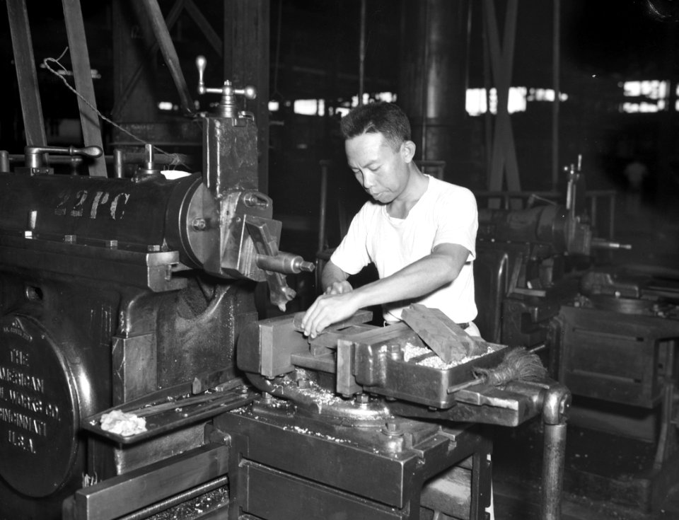 Serie Sabar arbeider in machinefabriek Braat in Soerabaja. Sabar aan sterke , Bestanddeelnr 902-5295