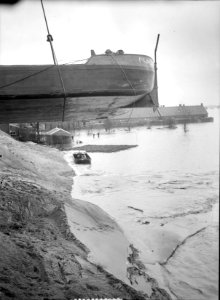 Serie Dijkherstel Papendrecht door aannemersbedrijf J.M. Dekker en Zn., na Wate, Bestanddeelnr 905-5415