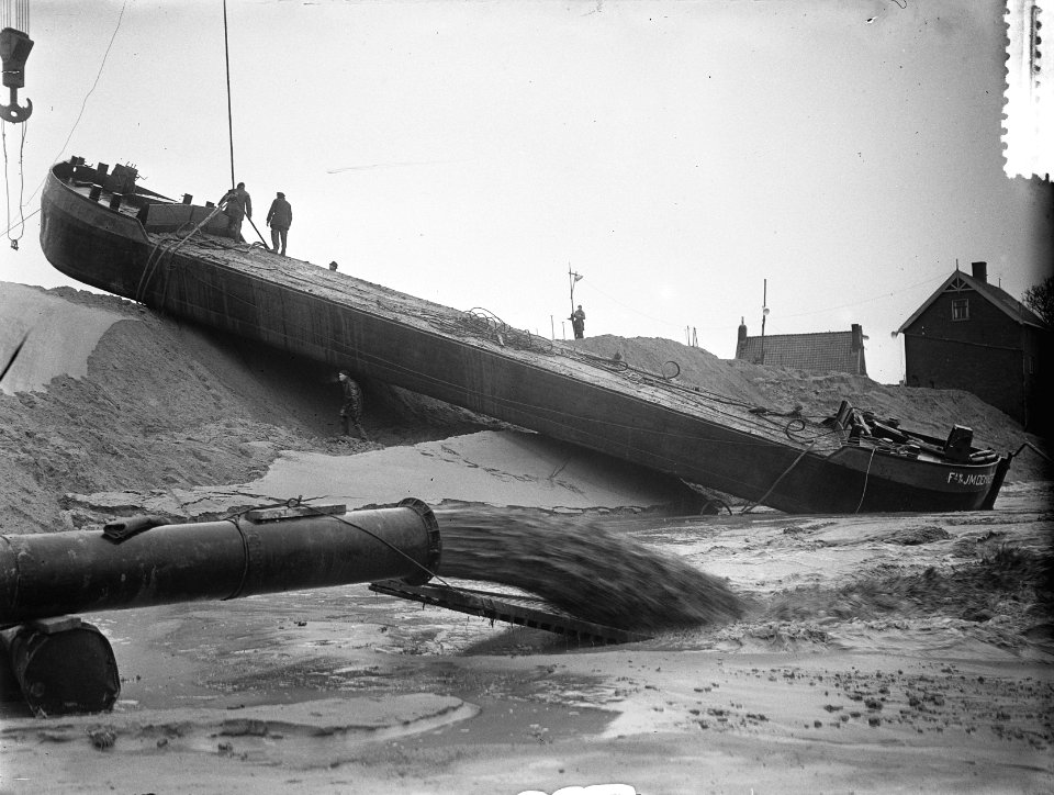 Serie Dijkherstel Papendrecht door aannemersbedrijf J.M. Dekker en Zn., na Wate, Bestanddeelnr 905-5411