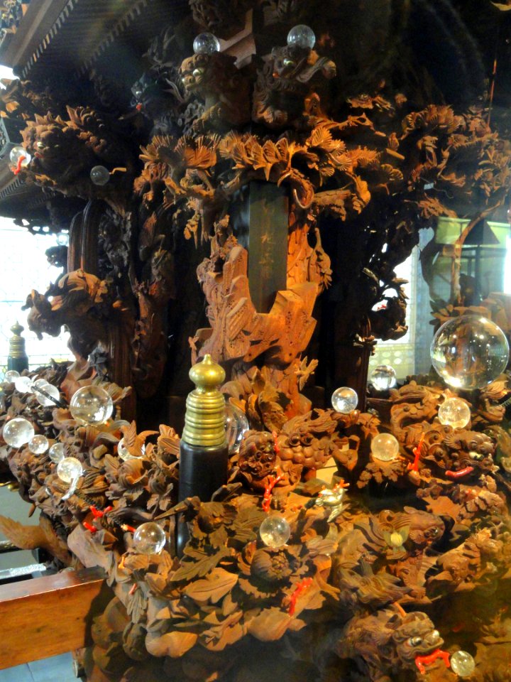 Shinto Wheel Shrine, 1790-1815, Osaka, Japan, by Genso Komatsu and his son Gensuke Komatsu, keyaki wood, crystal, coral, silver - George Walter Vincent Smith Art Museum - DSC03601