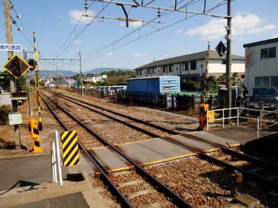 Shin Yokaichi station level crossing 20201014