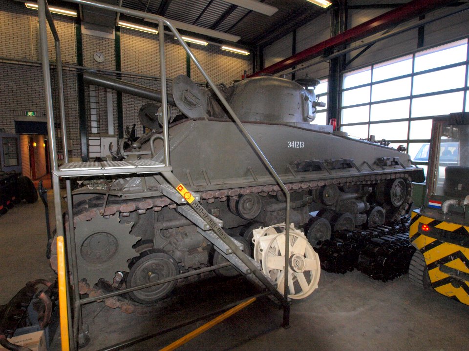 Sherman 341213 at Maaldrift pic1