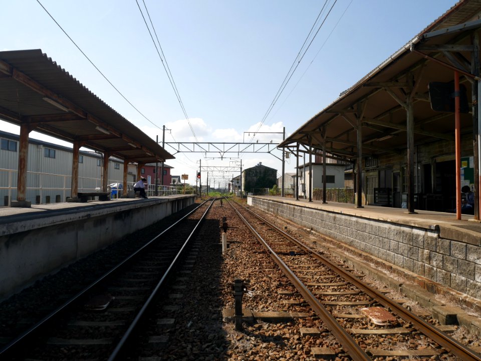 Shin Yokaichi station platforms 20201014