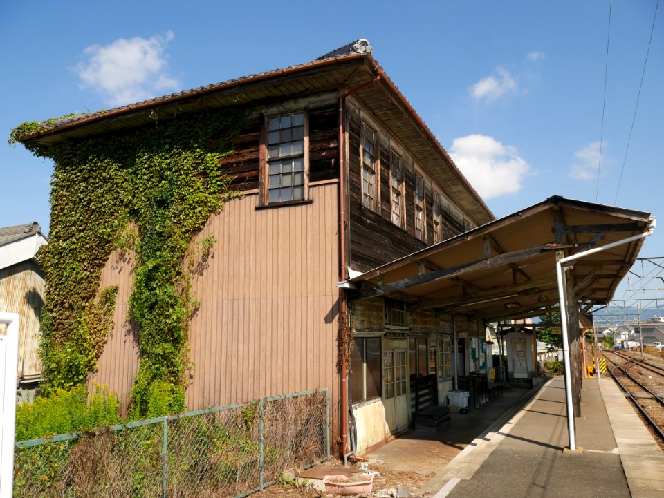 Shin Yokaichi station building from east 20201014